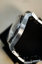 Load image into Gallery viewer, Girard Perregaux Laureato