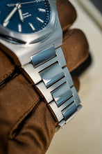 Load image into Gallery viewer, Girard Perregaux Laureato